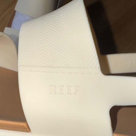 Reef size 9 water vista new Women's White and Tan Sandals - Picture 11 of 11